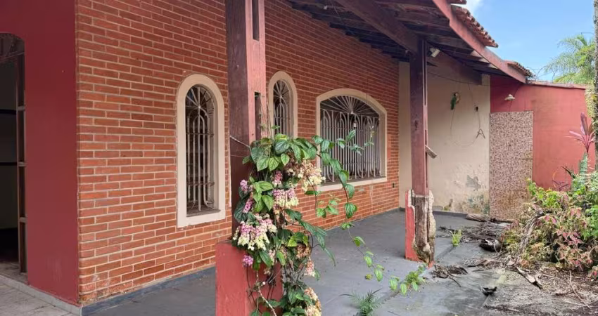 Casa para Venda em Itanhaém, Balneário Gaivota, 4 dormitórios, 2 suítes, 1 banheiro, 4 vagas