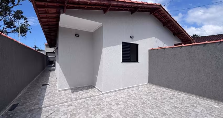 Casa para Venda em Itanhaém, Jardim Jamaica, 3 dormitórios, 1 suíte, 2 banheiros, 2 vagas