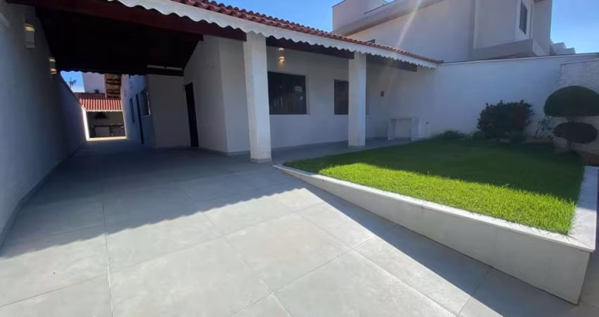 Casa para Venda em Peruíbe, Nova Peruíbe, 3 dormitórios, 1 suíte, 2 banheiros, 3 vagas