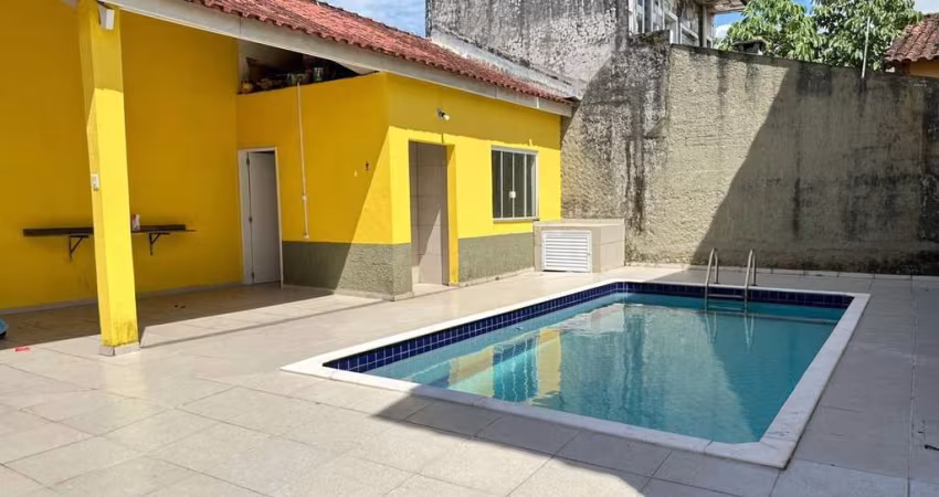 Sobrado para Venda em Itanhaém, Jardim Grandesp, 4 dormitórios, 2 suítes, 2 banheiros, 4 vagas