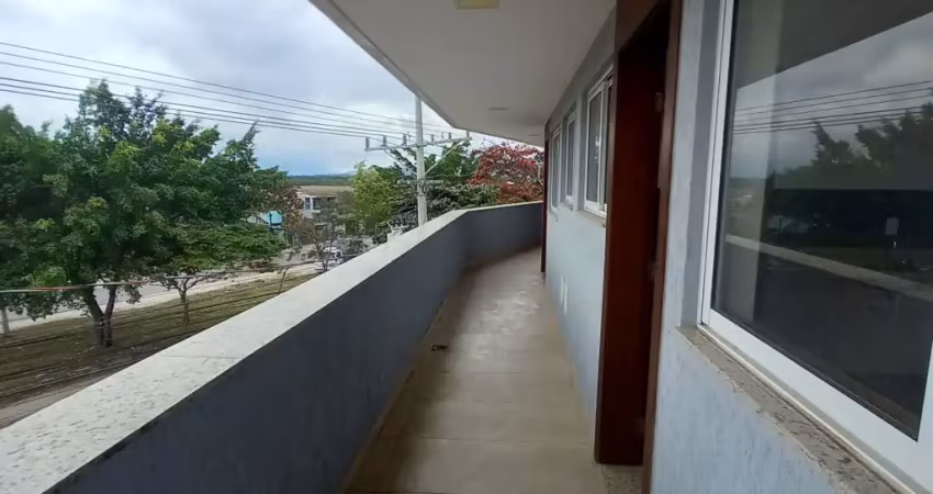 Lindo apartamento com sala e 1 quarto, cozinha , banheiro, área de serviço, bem localizado na estrada da matriz.