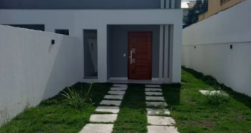 Linda casa, pedra de guaratiba, com sala  2quartos com 1 suite, garagem e quintal