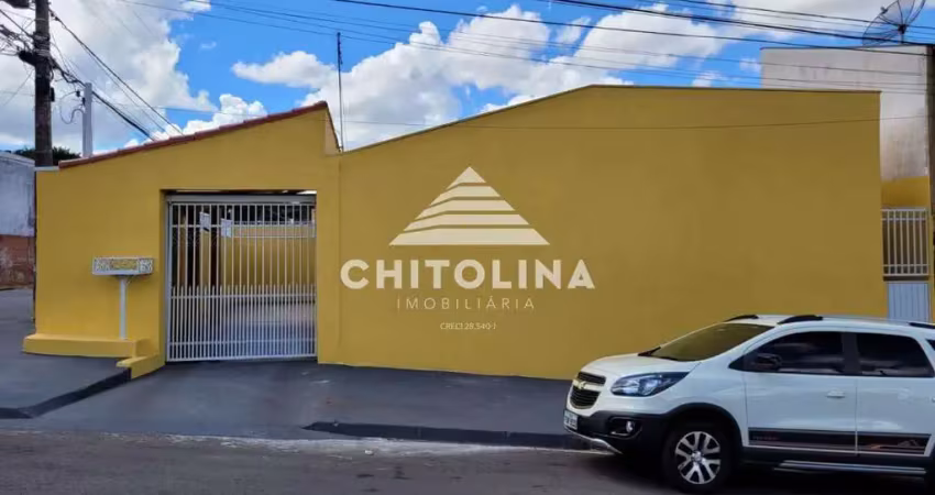 Casa padrão em ótima localização!! - com 2 dormitórios sendo uma suíte, sala, cozinha americana, despensa, banheiro social, área de serviço coberta e