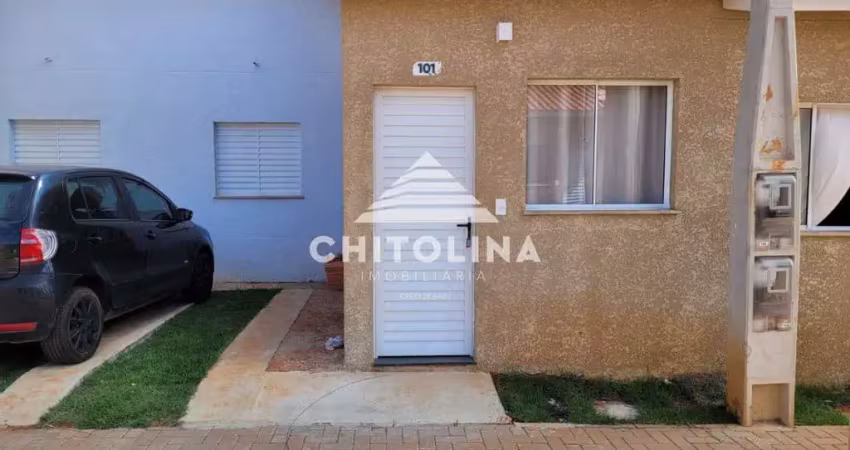 Casa padrão em condomínio!! - com 2 dormitórios, sala, cozinha, banheiro social, quintal pequeno, área de serviço e 1 vaga de garagem descoberta. **i