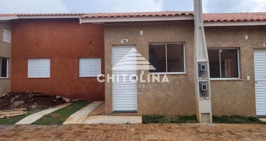 Casa padrão em condomínio!! com 2 dormitórios, sala, cozinha, banheiro social, quintal pequeno, área de serviço e 1 vaga de garagem descoberta. **con