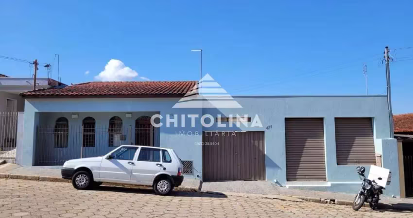 Casa comercial em ótima localização!! - com 3 dormitórios sendo uma suíte, sala, cozinha, banheiro social, área de serviço coberta e 3 salões comercia