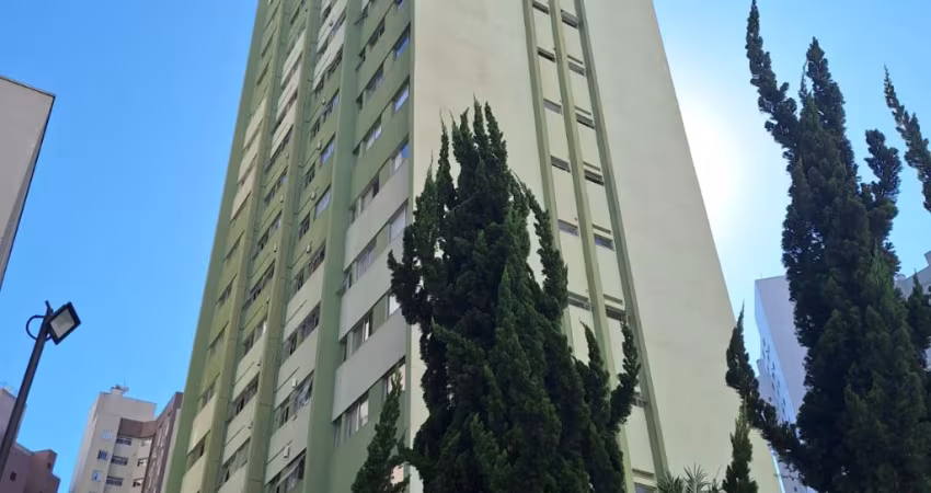 Apartamento Residencial / Água Verde