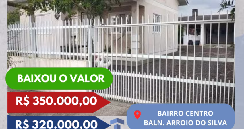 Ótima Casa à Venda no Centro da Cidade!  Escriturada e Averbada  Construção em laje  Balneário Arroio do Silva/SC -