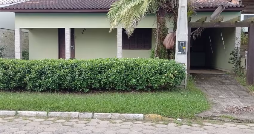 Casa no Centro de Balneário Arroio do Silva, SC!