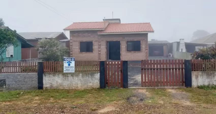 Charmosa casa de pedra com edícula e área gourmet – 734m do mar!