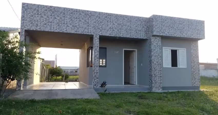 Casa de laje a 180m da praia – entrada + 332 parcelas!  praia da meta – balneário arroio do silva/sc  - oportunidade única! 2 dormitórios, sala e cozinha integradas, garagem e localização privilegiada