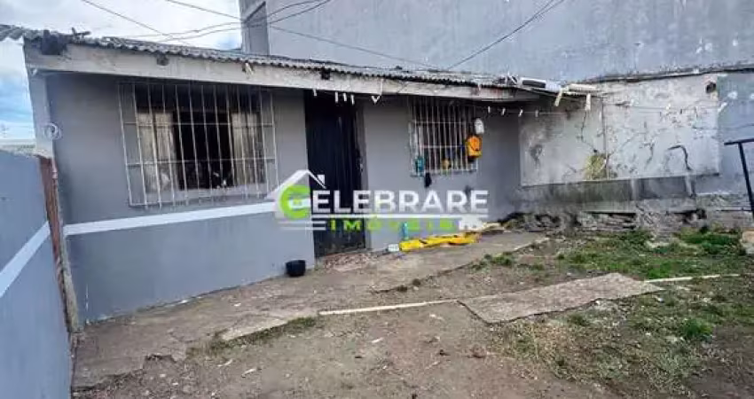 Casa no santa cândida!!! 02 qtos, terreno, próx. a rotatória