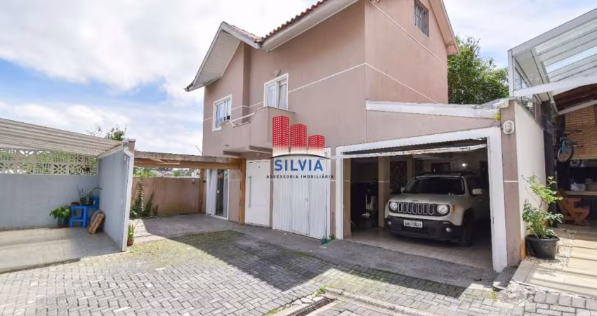Sobrado em Condominio fechado, 3 quartos ,suite com closet, 3 garagens, excelente localização
