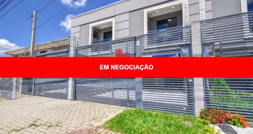 Maravilhoso sobrado com 124,94 m2, 3 quartos sendo 1 suíte, 4 vagas de garagem e uma linda área gourmet no sítio cercado.