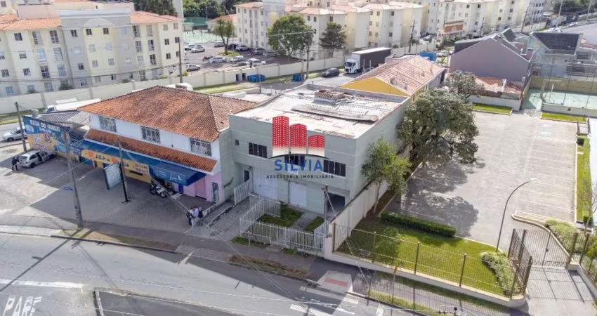 Oportunidade para Investidor! Sobrado comercial 4 salas e estacionamento privado dentro do terreno