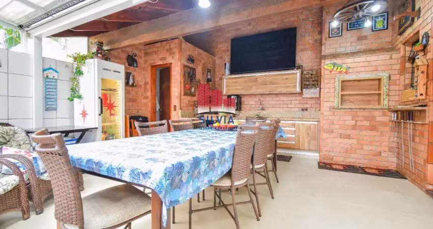 Sobrado com 4 quartos, suíte e espaço gourmet no bairro novo mundo.
