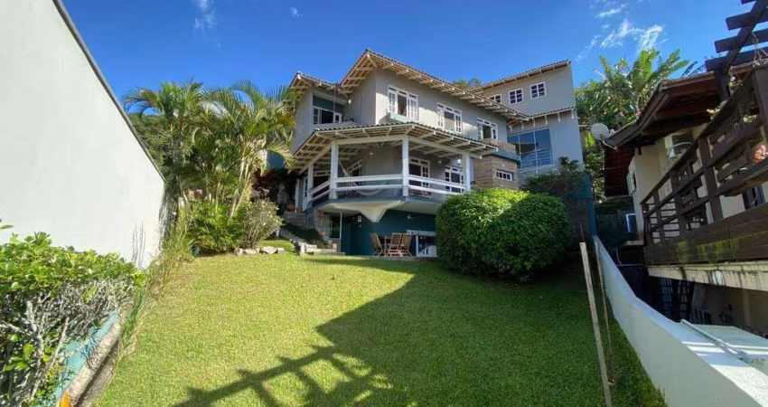 Casa a venda localizada no bairro Cabeçudas em Itajaí.