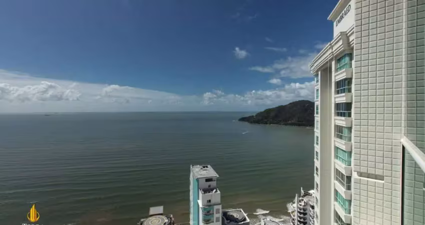 Apartamento a venda no Edifício Villa Serena no Centro em Balneário Camboriú.