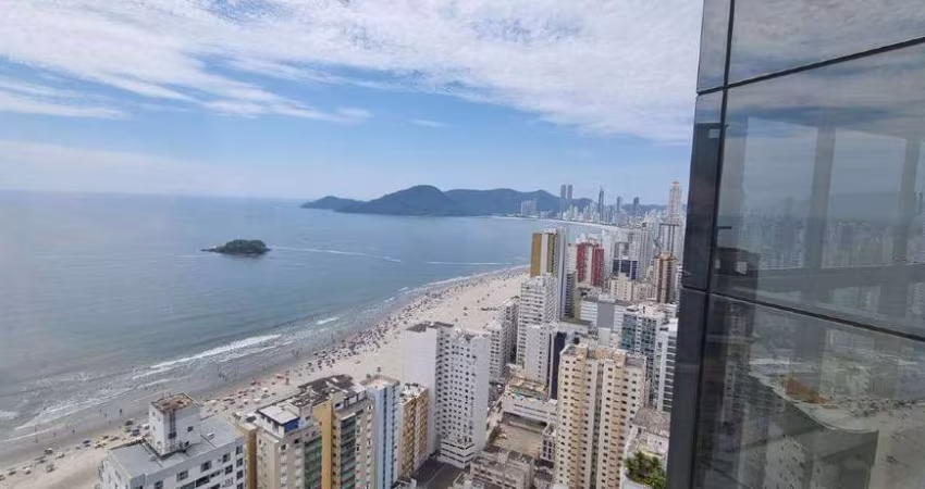 Apartamento no New York Apartaments com 182m² privativos e localização privilegiada no Centro de Balneário Camboriú.
