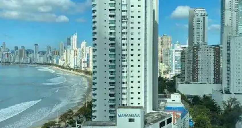 Apartamento de alto padrão com vista para o mar em balneário camboriú.