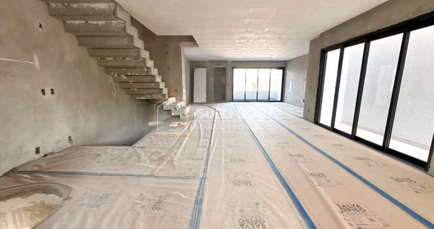 TRIPLEX COM 3 SUÍTES 4 VAGAS DE GARAGEM E PISCINA