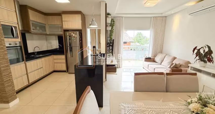 Apartamento semimobiliado com 3 dormitórios e 2 vagas de garagem