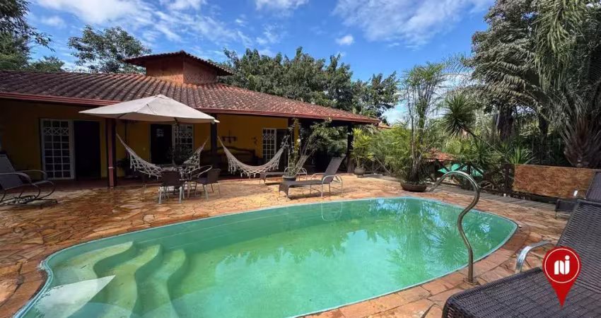 Sítio com 3 dormitórios à venda, 4000 m² por R$ 1.500.000 - Parque da Cachoeira - Brumadinho/MG