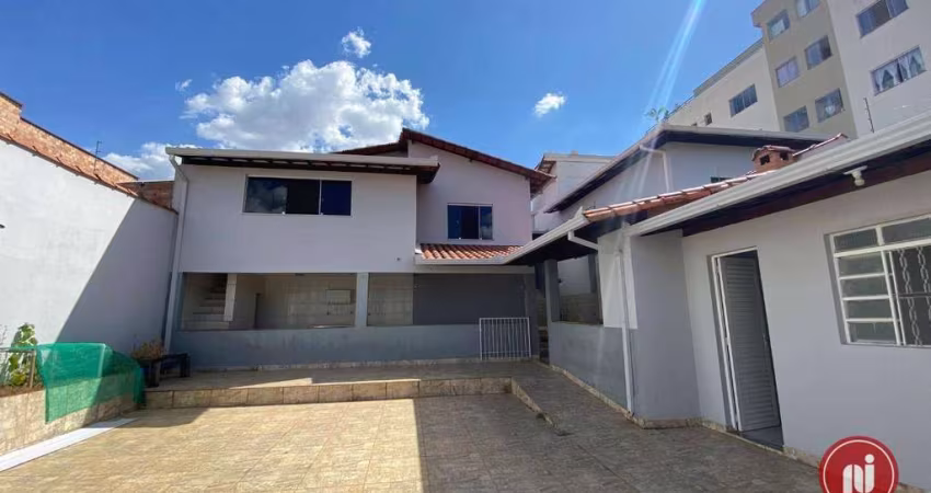 Casa com 3 dormitórios à venda, 250 m² por R$ 898.000,00 - Bom Retiro - Betim/MG