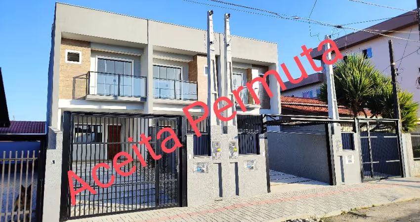 Lindo sobrado geminado com 1 suíte mais 2 quartos à venda no bairro Boa Vista em Joinville - SC por R$ 495.000,00.