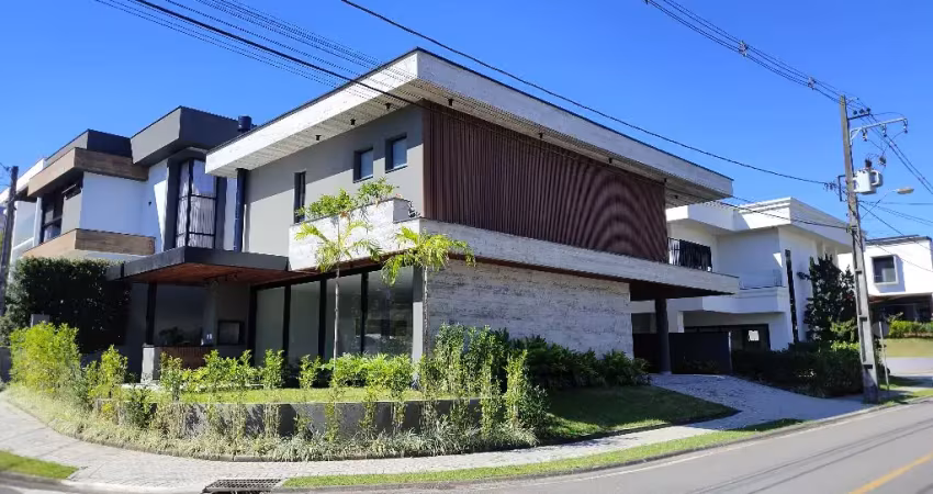 Sobrado em condomínio fechado com 3 suítes à venda no bairro vila nova em joinville - sc por r$ 2.200.000,00.