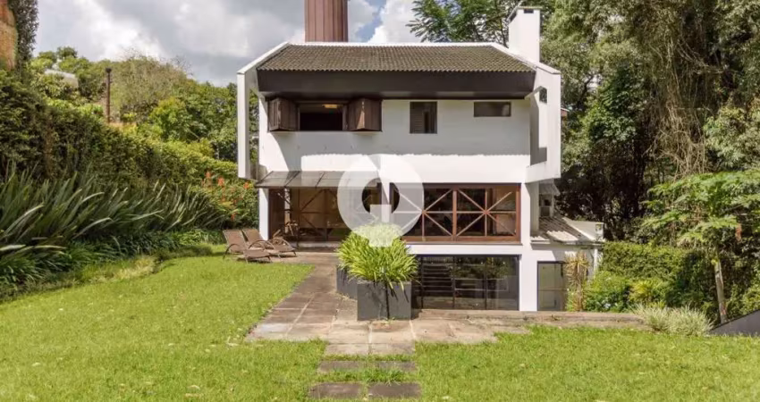 Uma casa projetada com personalidade, inteligência e muito verde