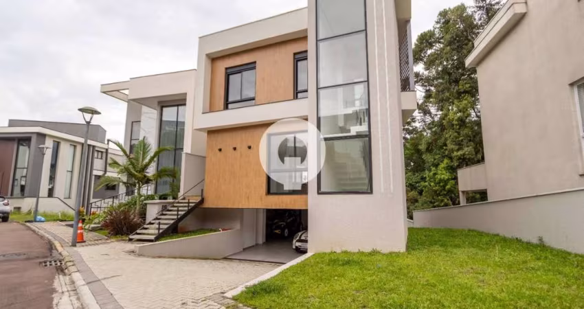 Casa Novíssima à Venda em Condomínio no Campo Comprido!