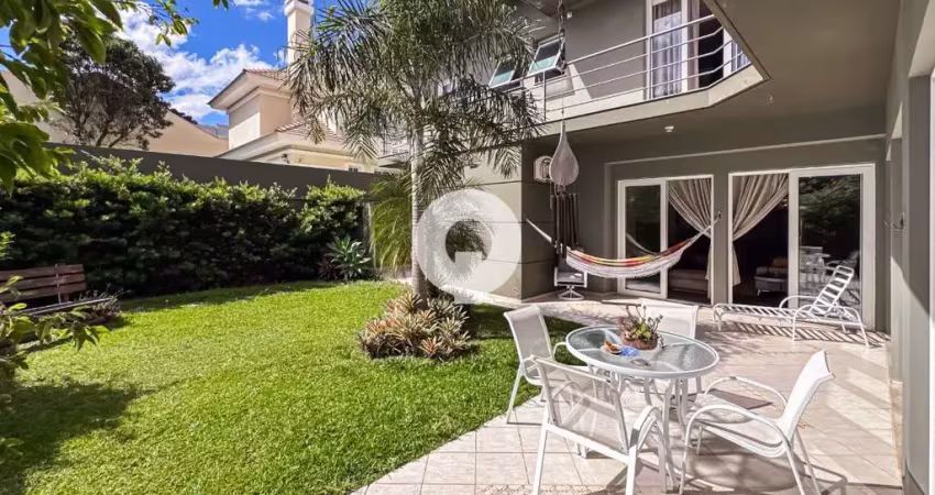 Casa á venda com 4 suítes e quintal com espaço para piscina no jardim social