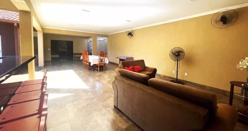 Casa no condomínio Condomínio Residencial Haras Country Village para venda com 3 quartos, sendo 1 suíte, 382m²