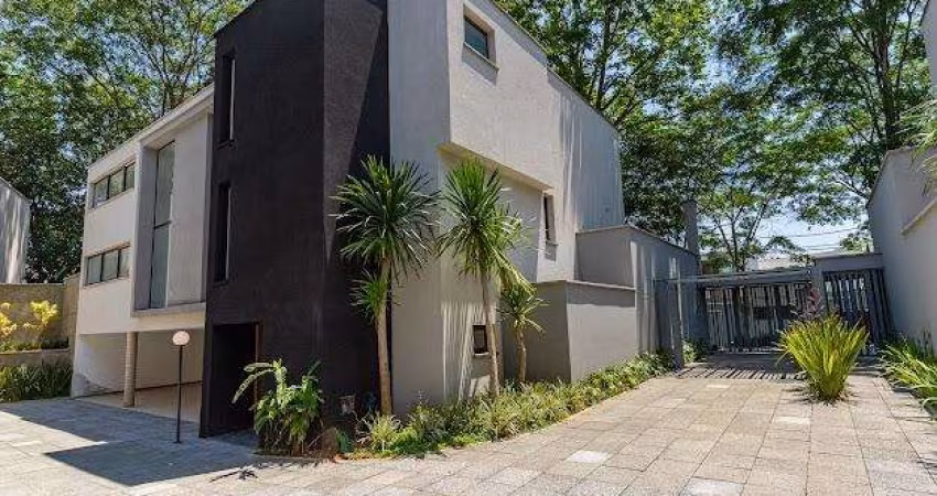 Elegante casa em condomínio para venda com 4 quartos, sendo 4 suítes, 719m²