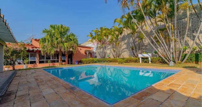 Casa térrea no condomínio flamboyant  com 04 dormitórios, 02 suítes, piscina e área de lazer com piscina.
