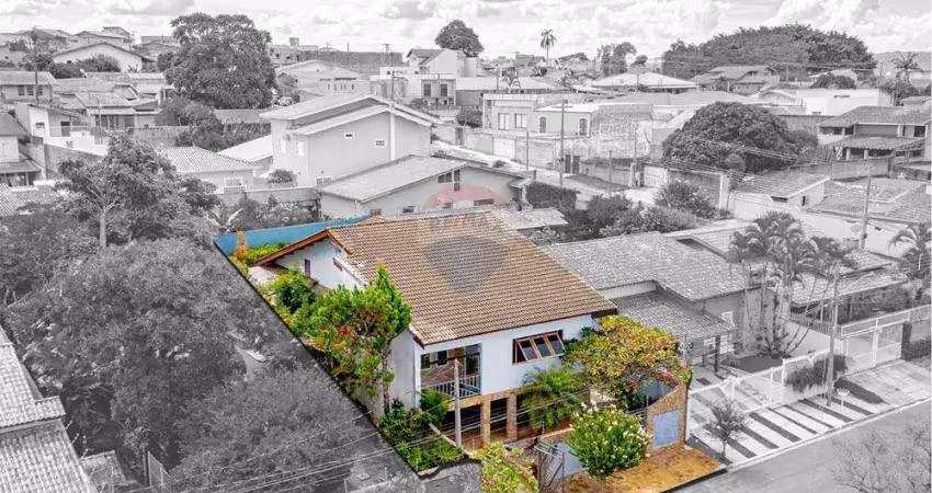 Casa espaçosa no jardim do lago em atibaia com 03 dormitórios, suíte com closet e vista para a pedra grande.