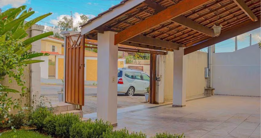 Casa com 5 dormitórios, 2 suites em Atibaia com Jardim e Piscina aquecida no Jardim Paulista'