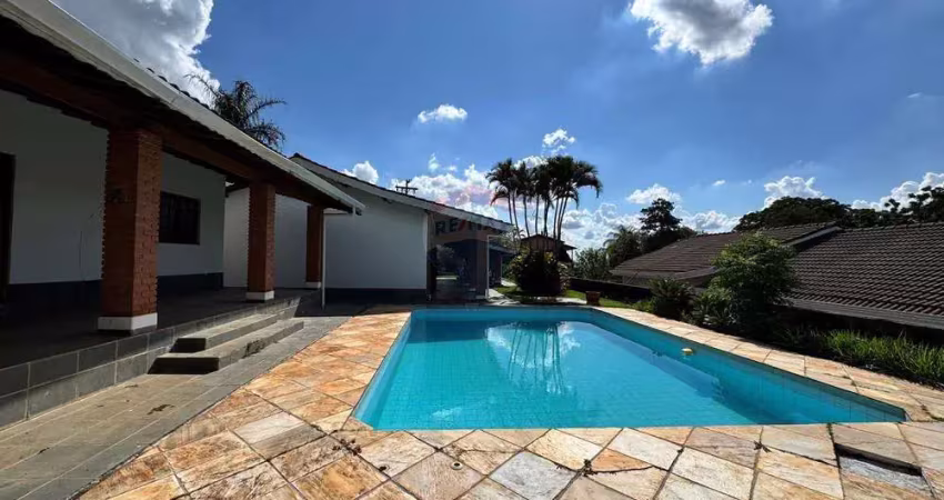 Casa térrea com 3 dormitórios, piscina e espaço gourmet para aluguel no condomínio em atibaia