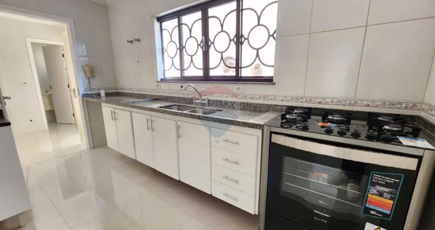 Casa em condomínio vila santista em Atibaia com 3 suítes