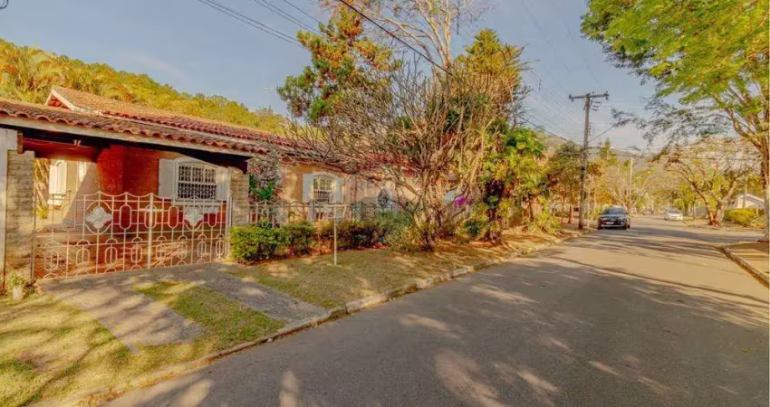 Casa térrea no vale do flamboyant em atibaia com piscina, área gourmet e vista para a pedra grande
