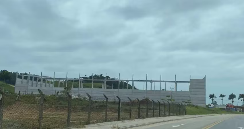 Galpão com 5.597,72m2 bem localizado para locação em itajaí