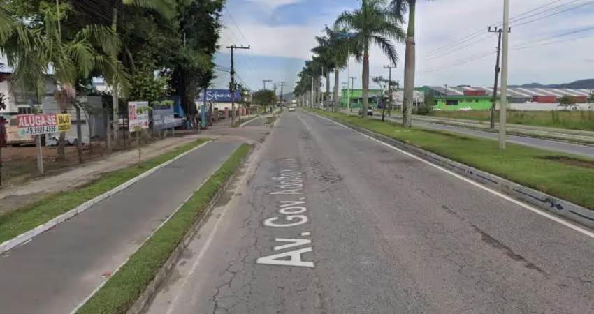Terreno bem localizado a venda na avenida governador adolfo konder