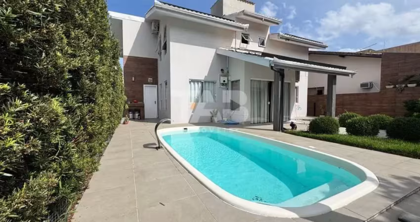Casa com 2 quartos à venda na Rua Sebastião Fernandes Tourinho, 282, Nova Esperança, Balneário Camboriú