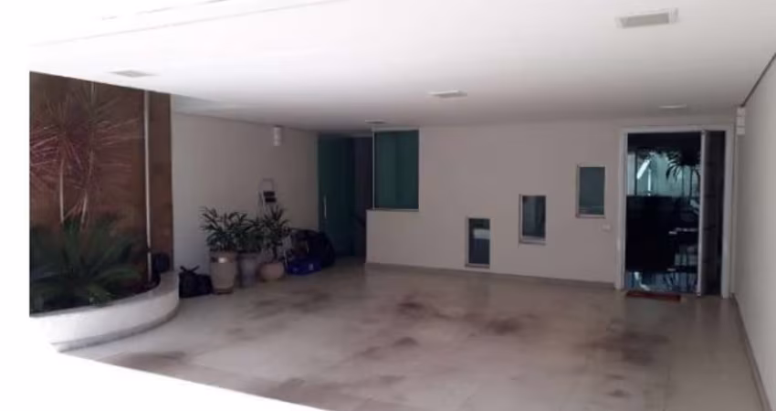 Casa com 3 quartos à venda em Contagem