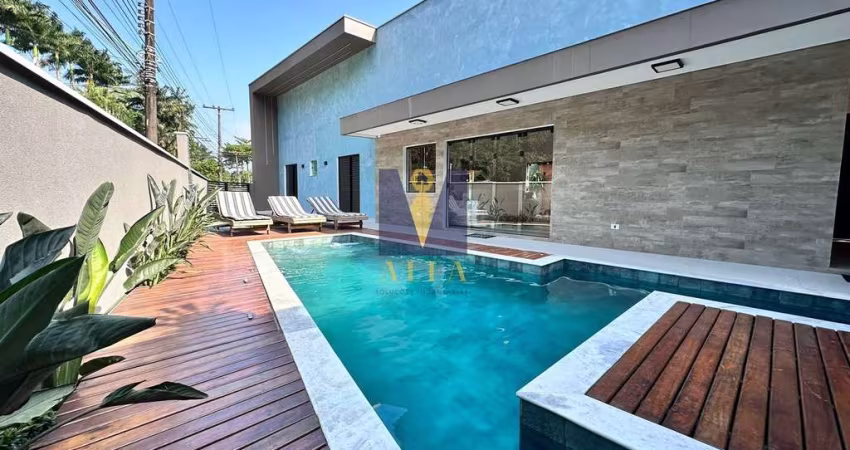 Casa com 4 dormitórios sendo 3 suítes no Condominio Pedra Verde em Ubatuba.