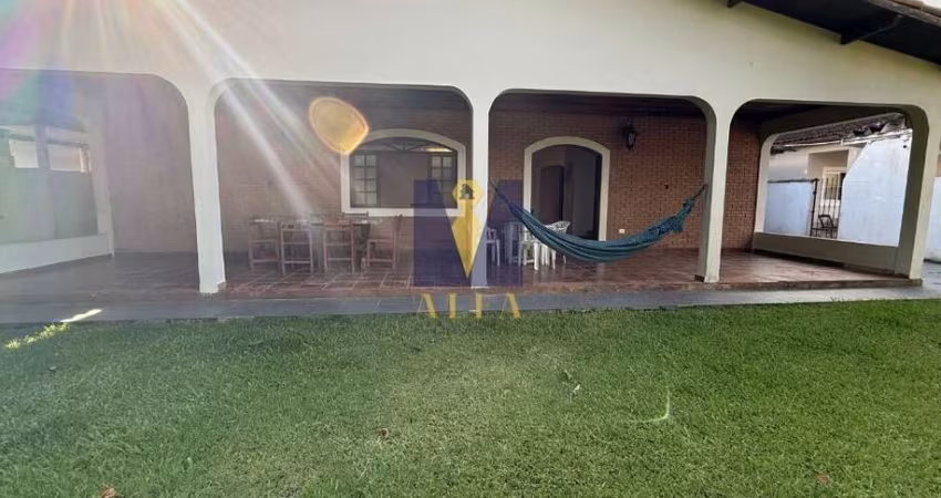 4 casas distribuídas em mais de mil m² de terreno na Praia do Lázaro, Ubatuba/SP