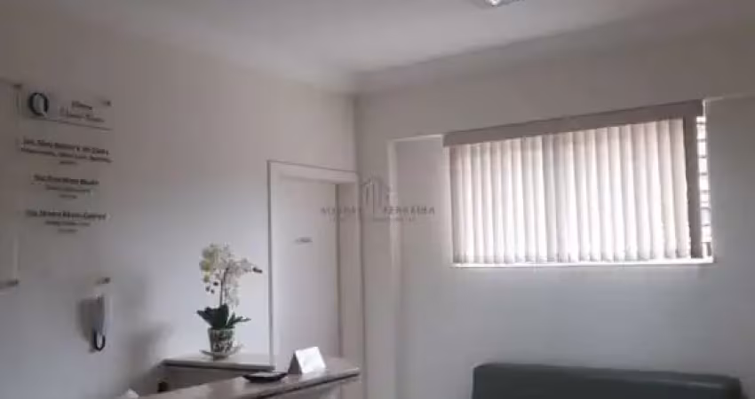 Imperdível oportunidade de casa comercial à venda no Centro de Indaiatuba-SP! 4 salas, 2 banheiros, 118,75 m² de área.