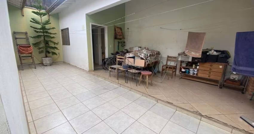 Jardim Regina Casa terrea 3 dormitórios, salas, cozinha, edícula, área gourmet, com churrasqueira
