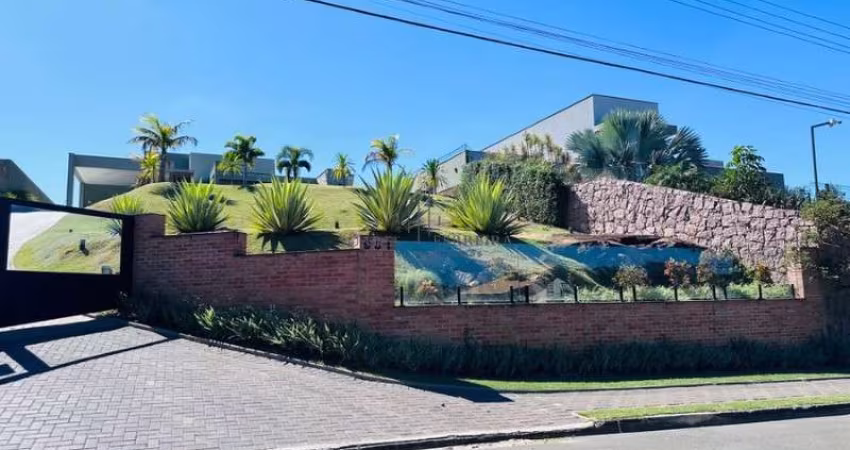 Casa de luxo em condomínio exclusivo em Indaiatuba-SP, bairro Itaici: 3 quartos, 3 suítes, 3 salas, 5 banheiros, 6 vagas, 261m².